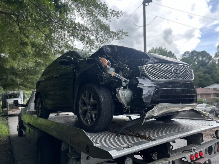 Accident vehicle towing by Amanah tow.